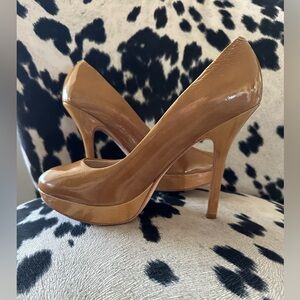 NWT JOAN & DAVID “FLIPP’ STILETTO PUMP NATURAL CARAMEL SIZE 8 1/2